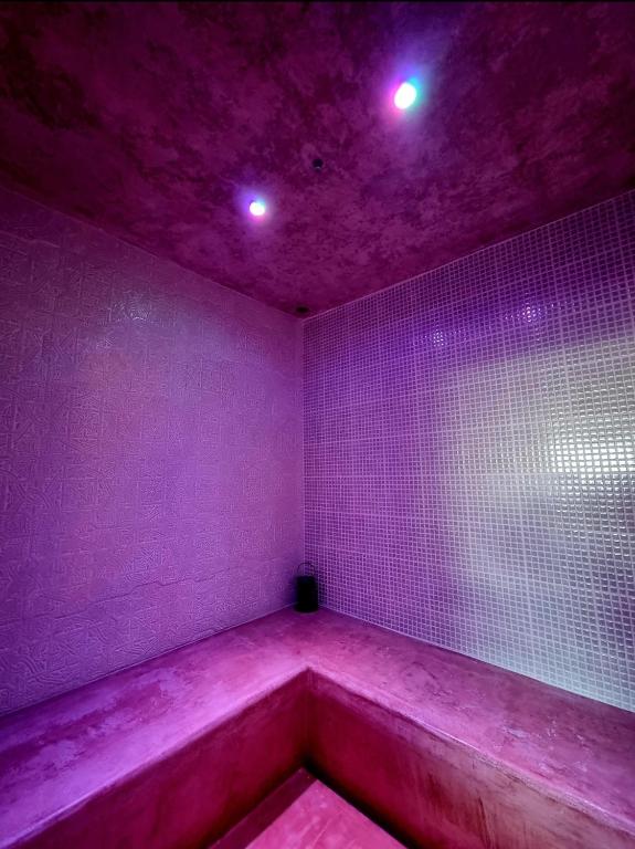 Hammam privatif en pierre au domaine La Pousterle de Sabran